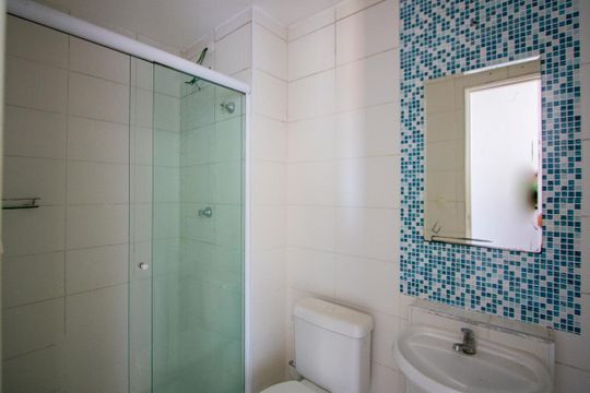 Banheiro de apartamento à venda com 3 quartos, 54m² em Vila Homero Thon, Santo André