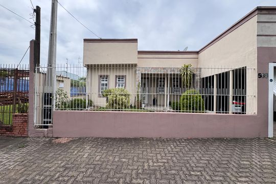 Fachada de casa à venda com 4 quartos, 262m² em Cristo Rei, São Leopoldo