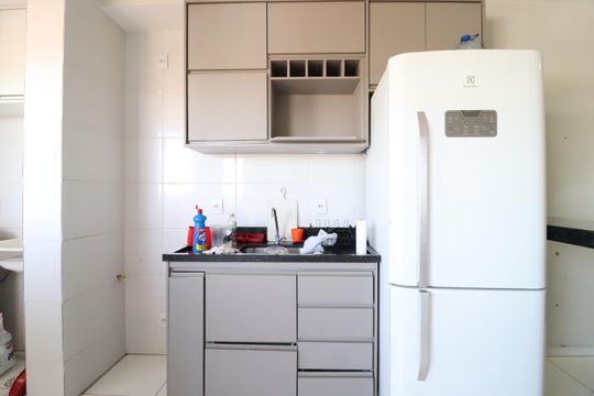 Cozinha de apartamento para alugar com 2 quartos, 58m² em Laranjeiras, Uberlândia