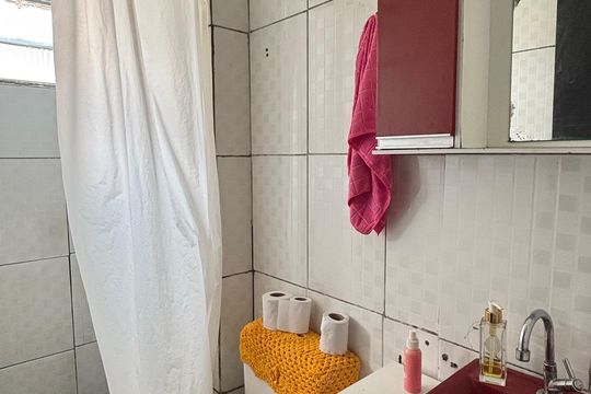 Banheiro de apartamento à venda com 2 quartos, 49m² em Parque Erasmo Assunção, Santo André