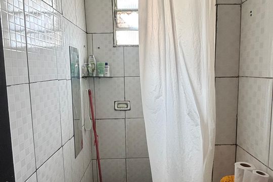 Banheiro de apartamento à venda com 2 quartos, 49m² em Parque Erasmo Assunção, Santo André