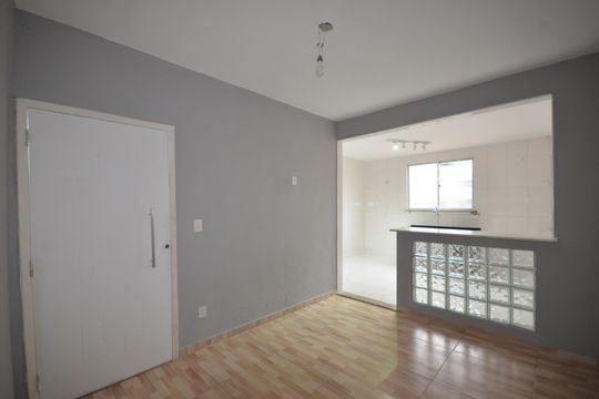 Sala de casa de condomínio para alugar com 3 quartos, 100m² em Bento Ribeiro, Rio de Janeiro