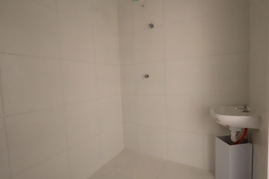 Banheiro de apartamento à venda com 1 quarto, 17m² em Jardim Monte Kemel, São Paulo