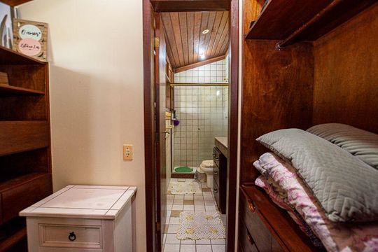 Casa à venda com 3 quartos, 195m² em Piratininga, Niterói