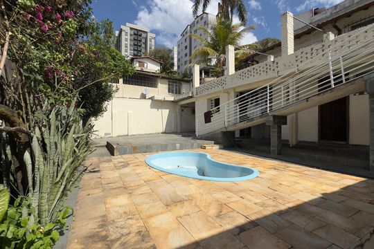 Casa à venda com 5 quartos, 450m² em São Lucas, Belo Horizonte