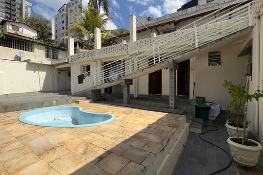 Casa à venda com 5 quartos, 450m² em São Lucas, Belo Horizonte