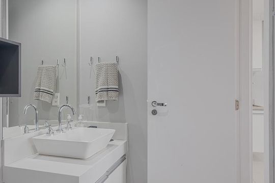 Banheiro de kitnet/studio para alugar com 1 quarto, 40m² em Pinheiros, São Paulo
