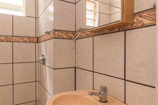 Banheiro Social de apartamento à venda com 1 quarto, 40m² em Partenon, Porto Alegre