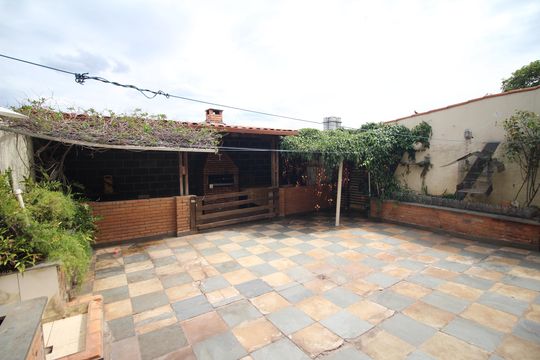 Quintal de casa à venda com 4 quartos, 150m² em Teixeira Dias, Belo Horizonte