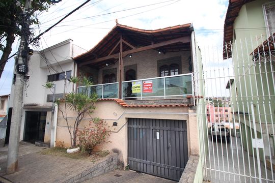 Fachada de casa à venda com 4 quartos, 150m² em Teixeira Dias, Belo Horizonte