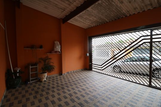 Garagem de casa à venda com 2 quartos, 150m² em Jardim Tango, São Paulo