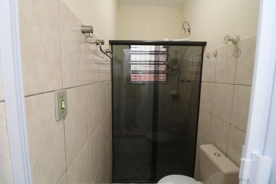 Banheiro de casa à venda com 2 quartos, 150m² em Jardim Tango, São Paulo
