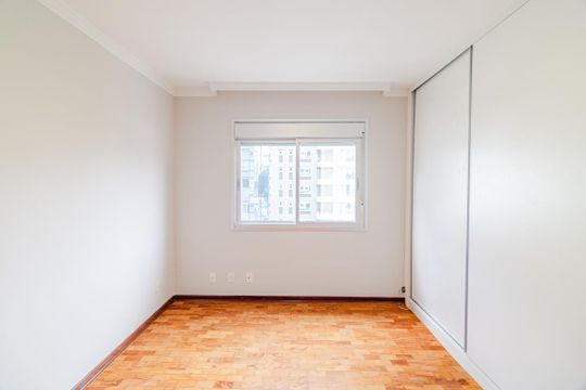 Quarto 1 de apartamento à venda com 3 quartos, 216m² em Moema, São Paulo