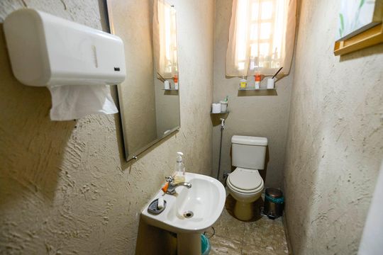Lavabo de casa à venda com 7 quartos, 200m² em Tijuca, Rio de Janeiro