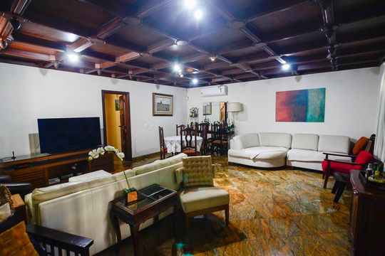 Sala de casa à venda com 7 quartos, 200m² em Tijuca, Rio de Janeiro