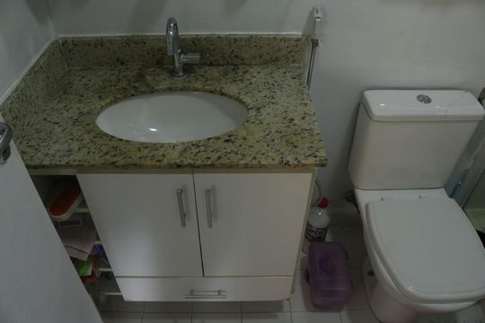Banheiro de apartamento à venda com 2 quartos, 53m² em Barra Funda, São Paulo