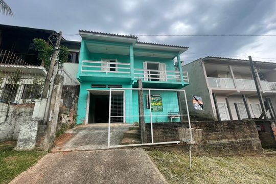 Fachada de casa à venda com 2 quartos, 106m² em São José, Novo Hamburgo