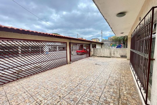 Garagem de casa à venda com 6 quartos, 400m² em Vila Barros, Guarulhos