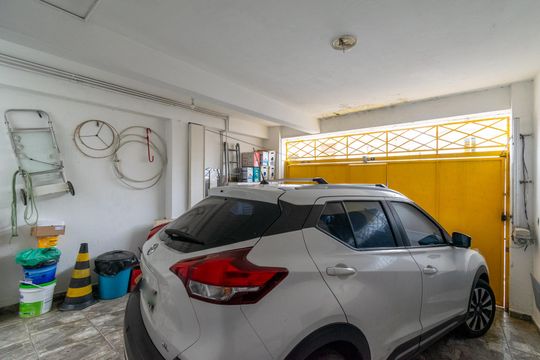 Garagem de casa à venda com 10 quartos, 300m² em Parque Jabaquara, São Paulo