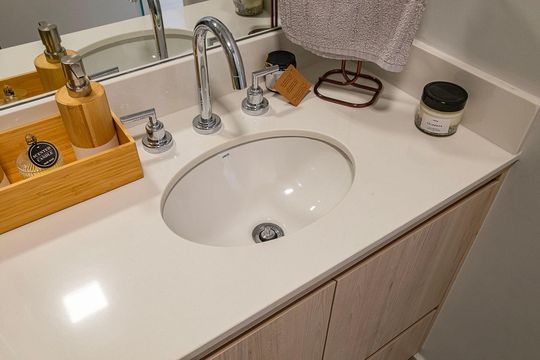 Banheiro Social de kitnet/studio para alugar com 1 quarto, 27m² em Pinheiros, São Paulo