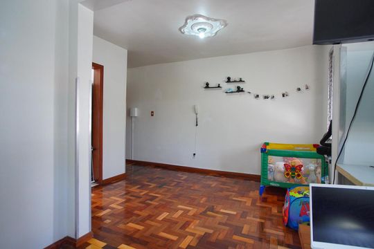 Sala de apartamento à venda com 4 quartos, 88m² em Passo D’areia, Porto Alegre