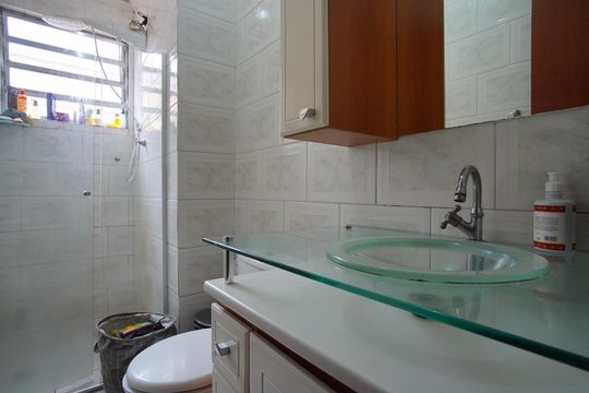 Banheiro Corredor de apartamento à venda com 4 quartos, 88m² em Passo D’areia, Porto Alegre
