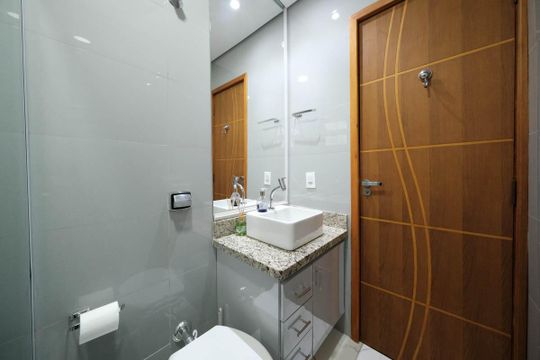 Banheiro de casa à venda com 2 quartos, 173m² em Parque Boturussu, São Paulo