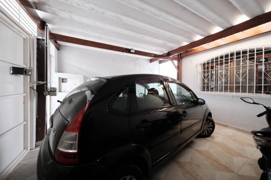 Garagem de casa à venda com 2 quartos, 173m² em Parque Boturussu, São Paulo