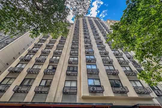 Fachada de apartamento para alugar com 1 quarto, 39m² em Centro, Rio de Janeiro