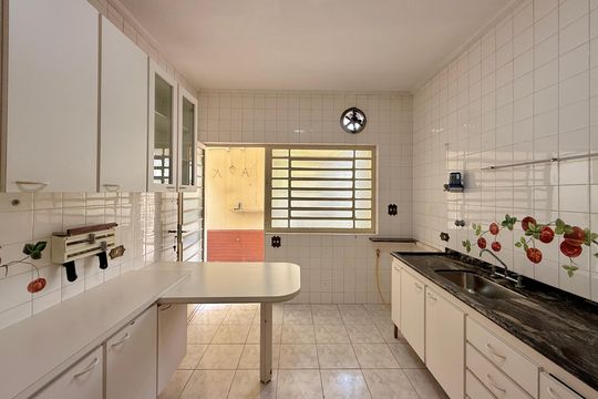 Cozinha de casa à venda com 5 quartos, 200m² em Cidade Monções, São Paulo