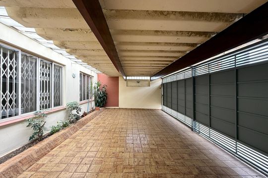 Garagem de casa à venda com 5 quartos, 200m² em Cidade Monções, São Paulo