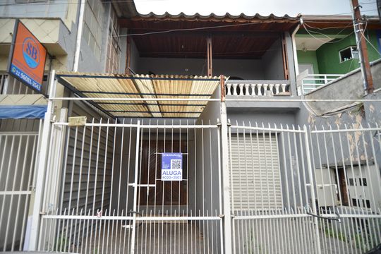 Fachada de casa à venda com 2 quartos, 220m² em Jardim Santo Alberto, Santo André