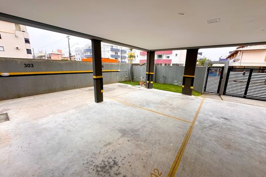 Garagem de apartamento para alugar com 2 quartos, 64m² em Ingleses do Rio Vermelho, Florianópolis