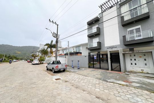 Fachada de apartamento para alugar com 2 quartos, 64m² em Ingleses do Rio Vermelho, Florianópolis
