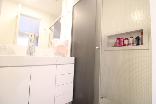 Banheiro de apartamento à venda com 1 quarto, 140m² em Usina Piratininga, São Paulo