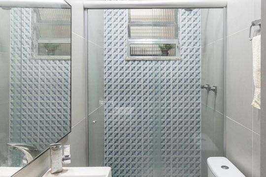 Banheiro de serviço de apartamento à venda com 3 quartos, 112m² em Maracanã, Rio de Janeiro