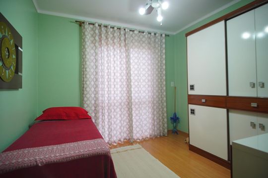 Quarto 2 de casa à venda com 3 quartos, 220m² em Jardim Sabará, Porto Alegre