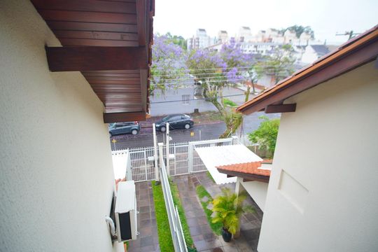Sótão - Vista de casa à venda com 3 quartos, 220m² em Jardim Sabará, Porto Alegre