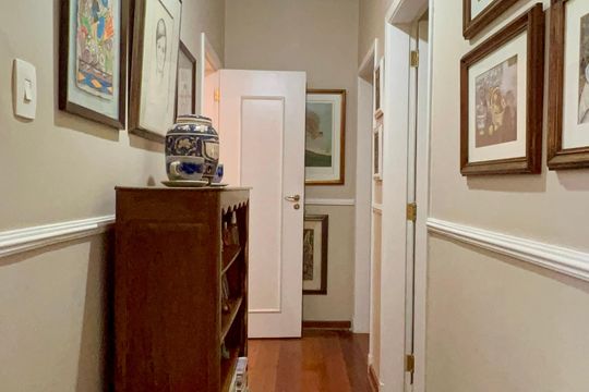 Corredor de apartamento à venda com 2 quartos, 113m² em Cerqueira César, São Paulo