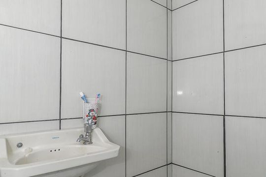 Banheiro da Suíte de casa à venda com 1 quarto, 100m² em Jardim Carvalho, Porto Alegre