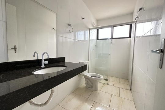 Banheiro da Suíte 2 de casa para alugar com 8 quartos, 406m² em Centro, Uberlândia