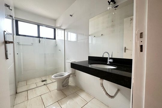 Banheiro da Suíte 1 de casa para alugar com 8 quartos, 406m² em Centro, Uberlândia
