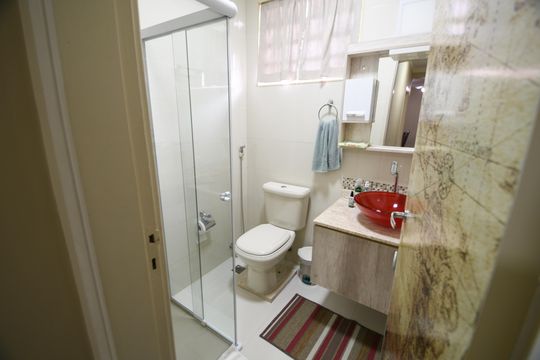 Banheiro de apartamento à venda com 2 quartos, 76m² em Vila Industrial (campinas), Campinas