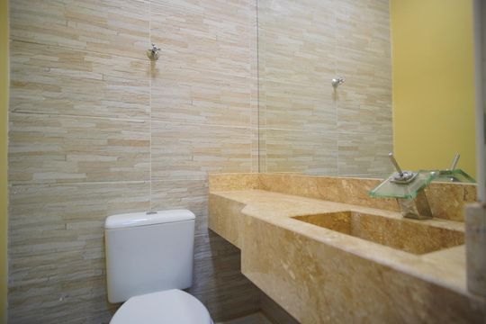 Lavabo de apartamento à venda com 3 quartos, 130m² em Navegantes, Porto Alegre