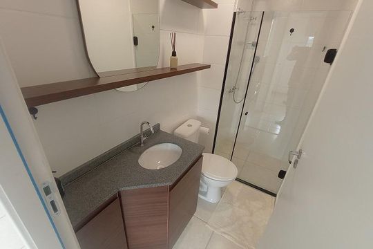 Banheiro de apartamento à venda com 3 quartos, 57m² em Barra Olímpica, Rio de Janeiro