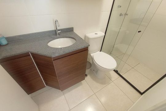 Banheiro de apartamento à venda com 3 quartos, 57m² em Barra Olímpica, Rio de Janeiro