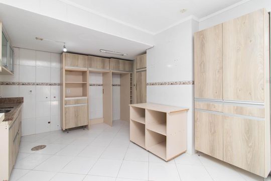 Cozinha de casa para alugar com 3 quartos, 341m² em Ipanema, Porto Alegre