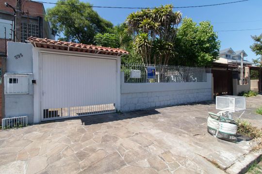 Fachada de casa para alugar com 3 quartos, 341m² em Ipanema, Porto Alegre