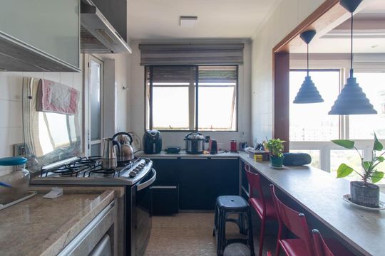 Cozinha de apartamento à venda com 4 quartos, 120m² em Cristal, Porto Alegre