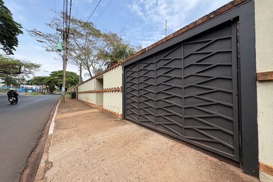 Fachada de casa para alugar com 7 quartos, 560m² em Republica, Ribeirão Preto